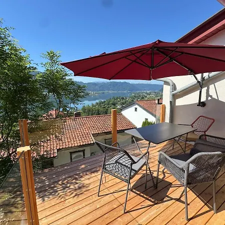 Holiday home House With Lakeview Next To The Woods